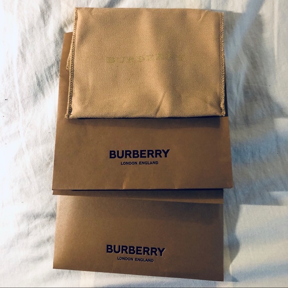 Burberry case - Picture 1 of 1